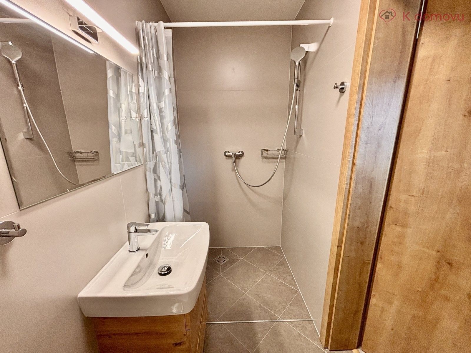 Pronájem komerčního prostoru 600 m² - foto 10