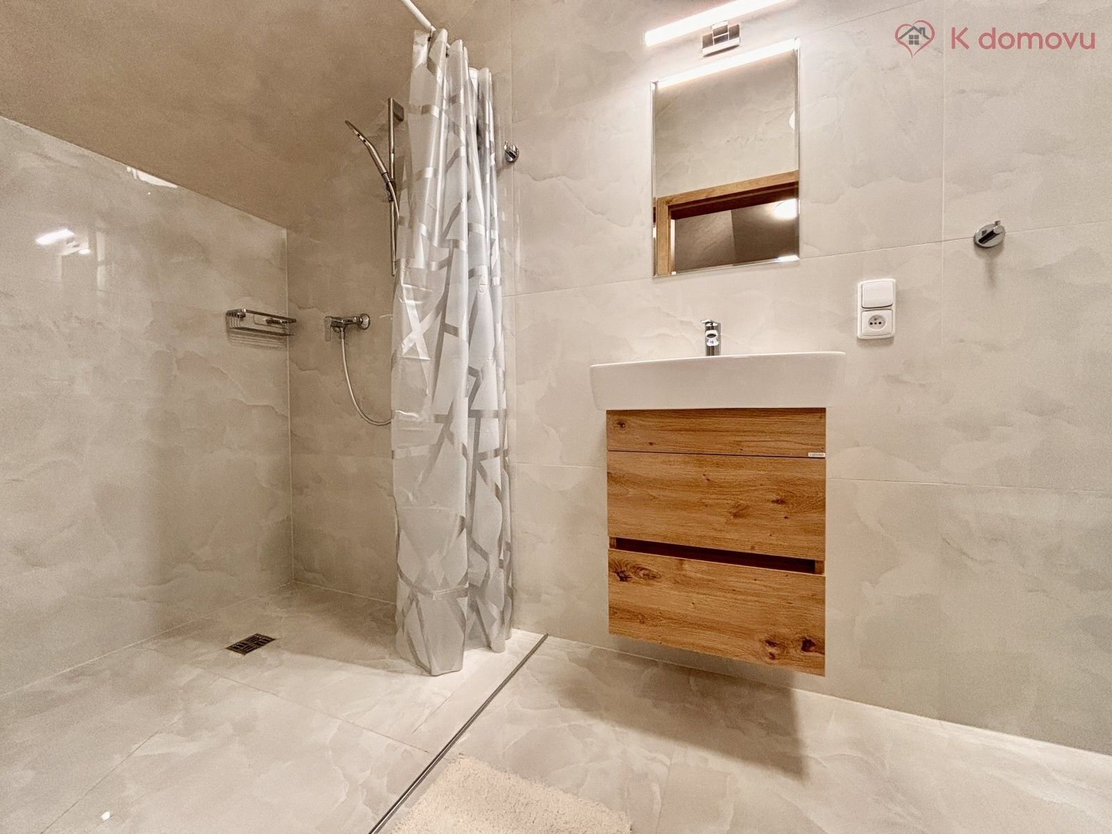 Pronájem komerčního prostoru 600 m² - foto 21