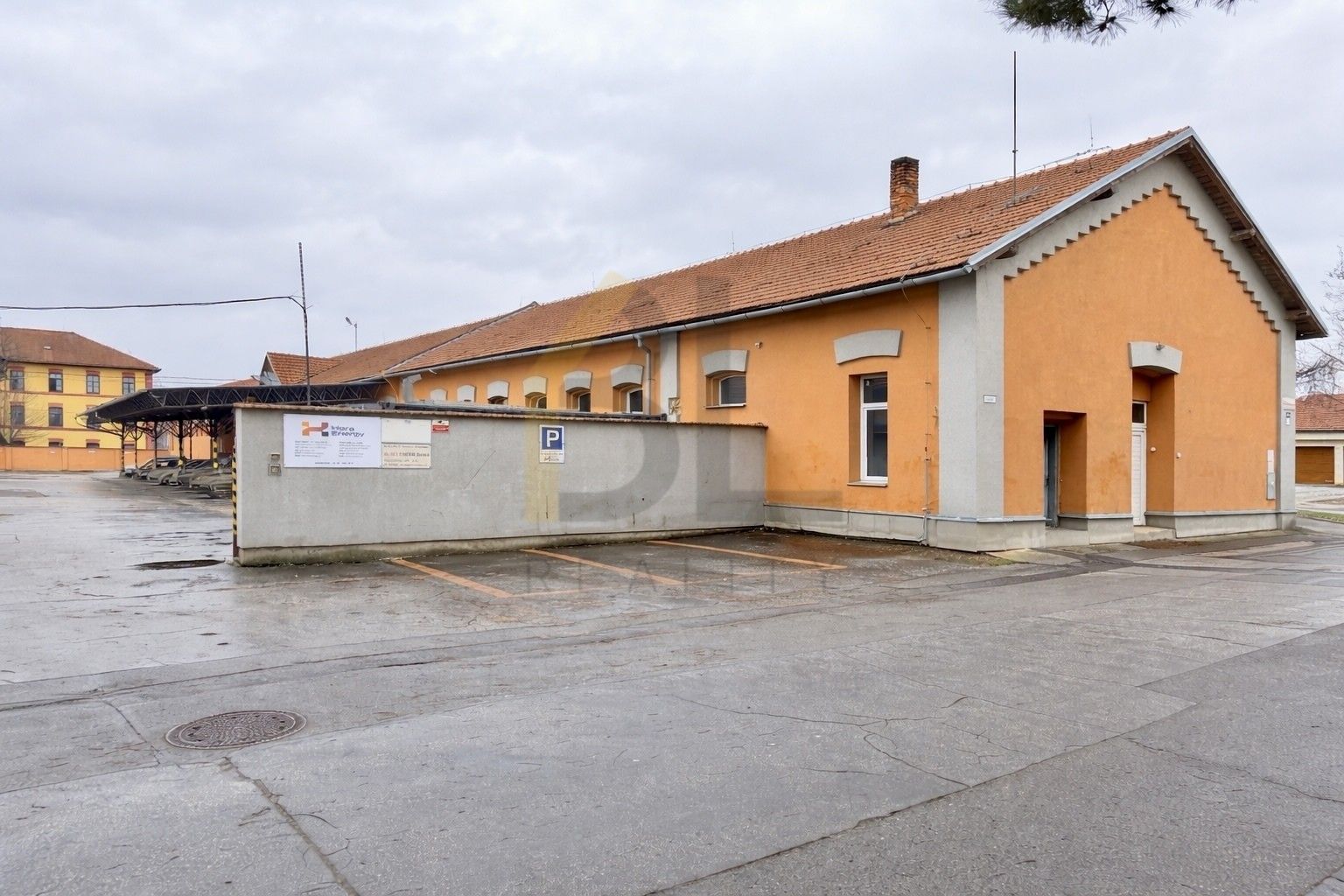 Pronájem komerčního prostoru 400 m² - foto 1