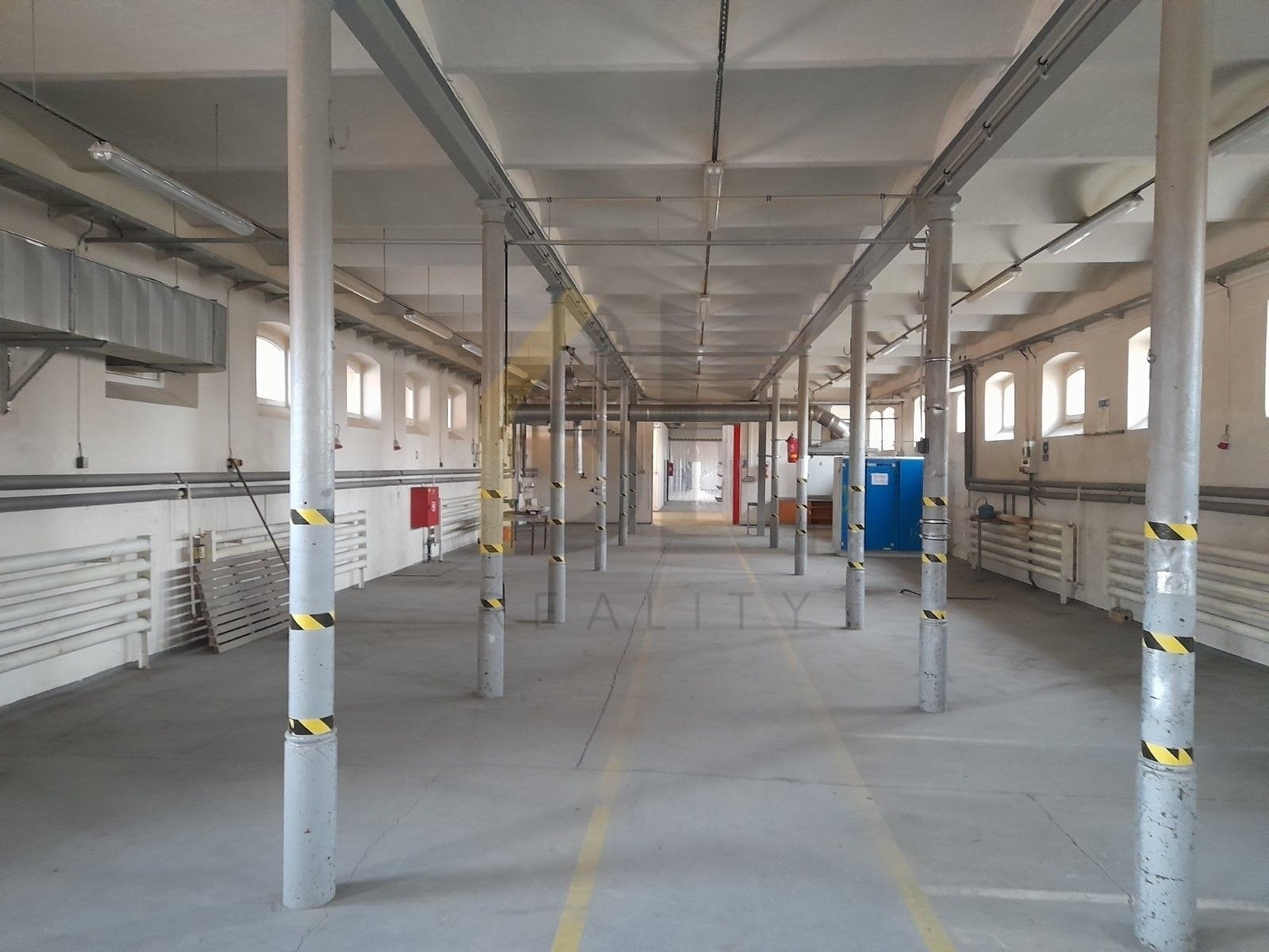 Pronájem komerčního prostoru 400 m² - foto 2