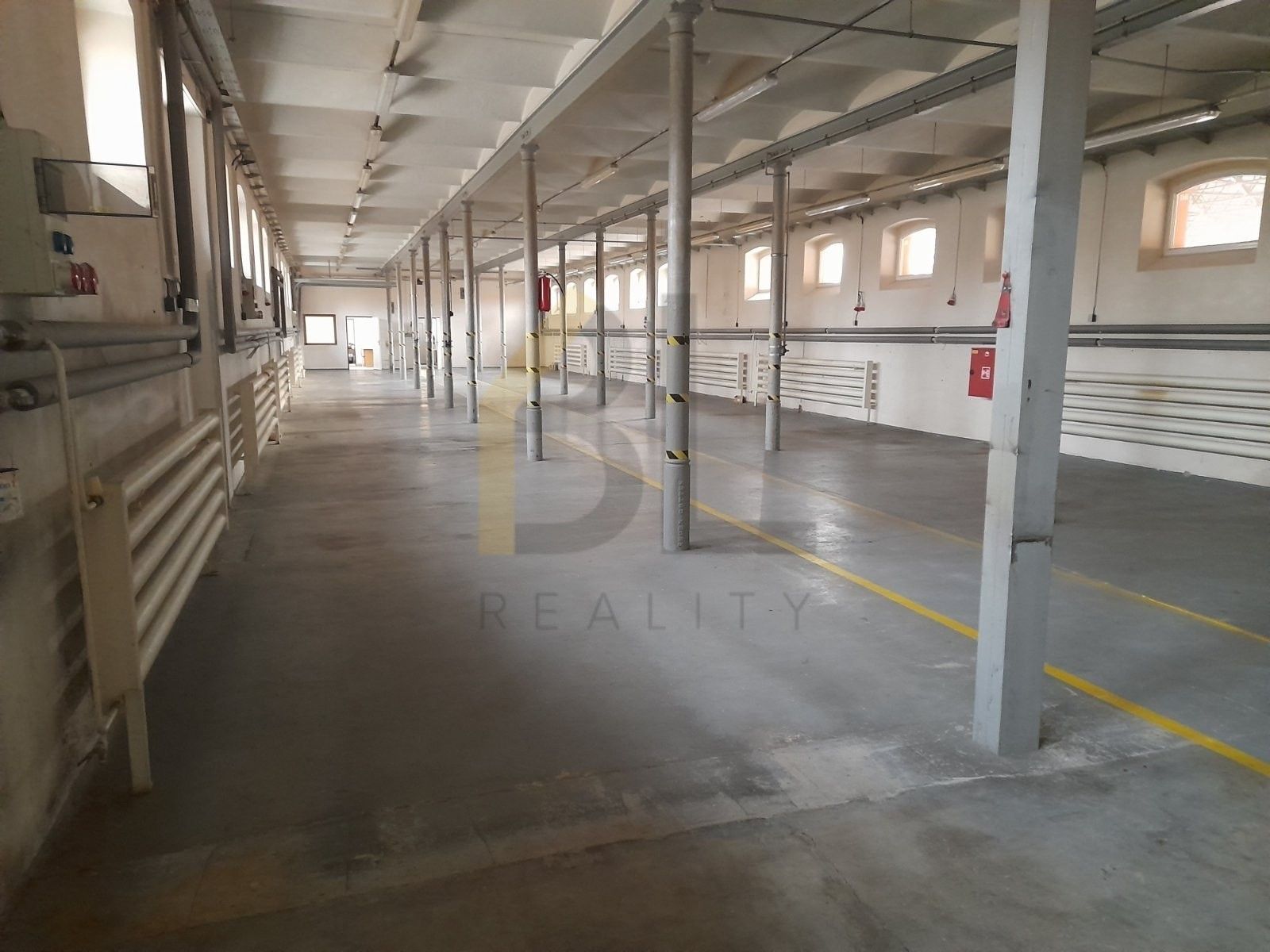 Pronájem komerčního prostoru 400 m² - foto 5