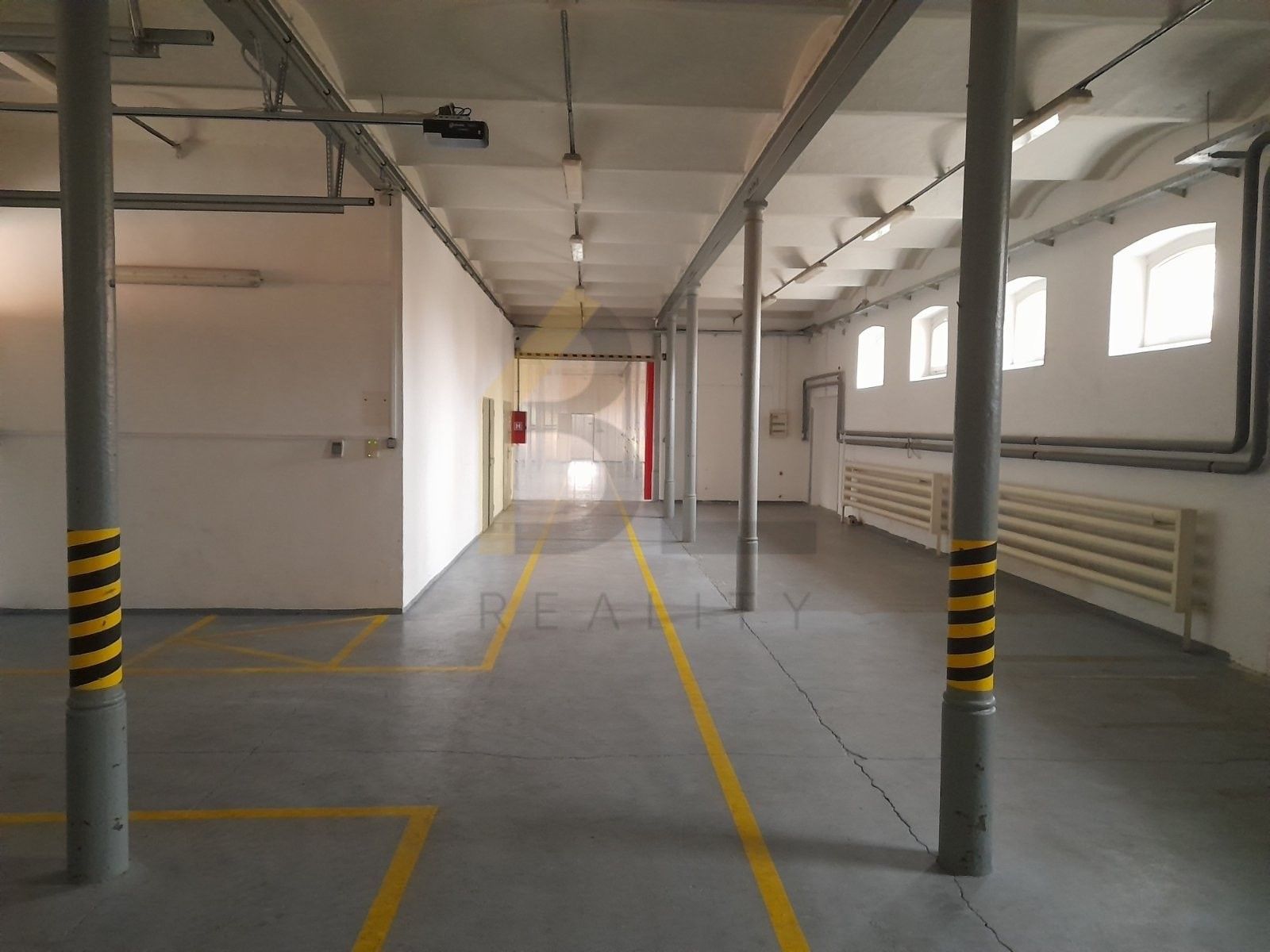 Pronájem komerčního prostoru 400 m² - foto 7