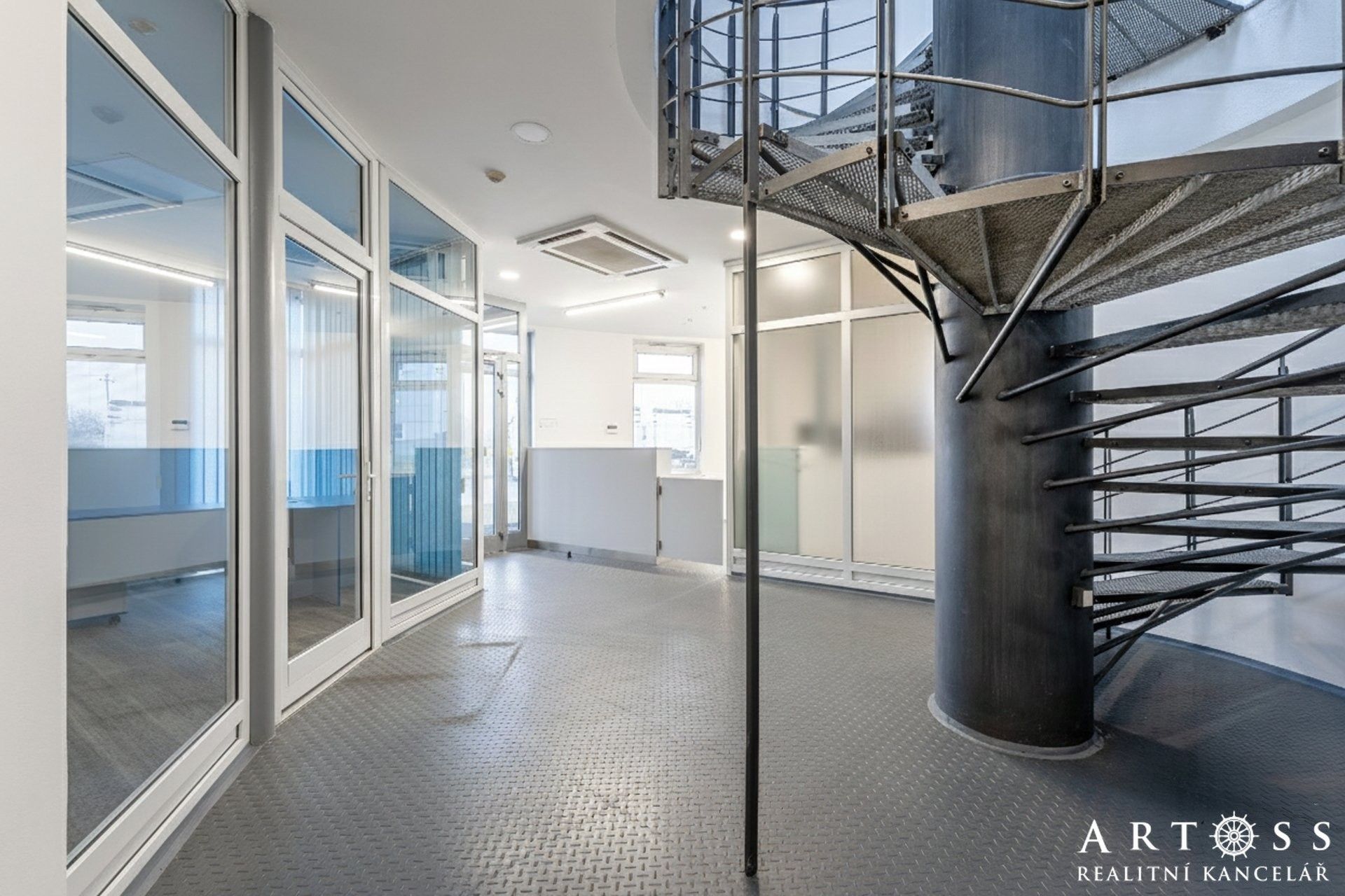 Pronájem komerčního prostoru 230 m² - foto 3