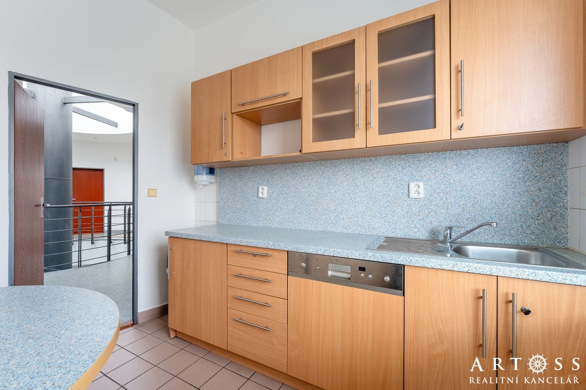 Pronájem komerčního prostoru 230 m² - foto 4