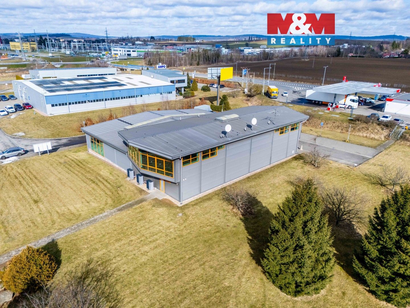 Prodej komerčního prostoru 1224 m² - foto 1