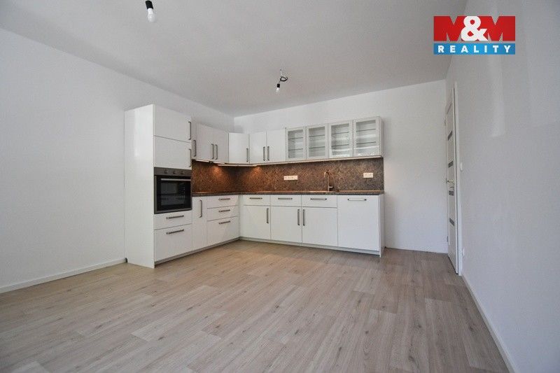 Pronájem bytu 3+1 97 m² - foto 4