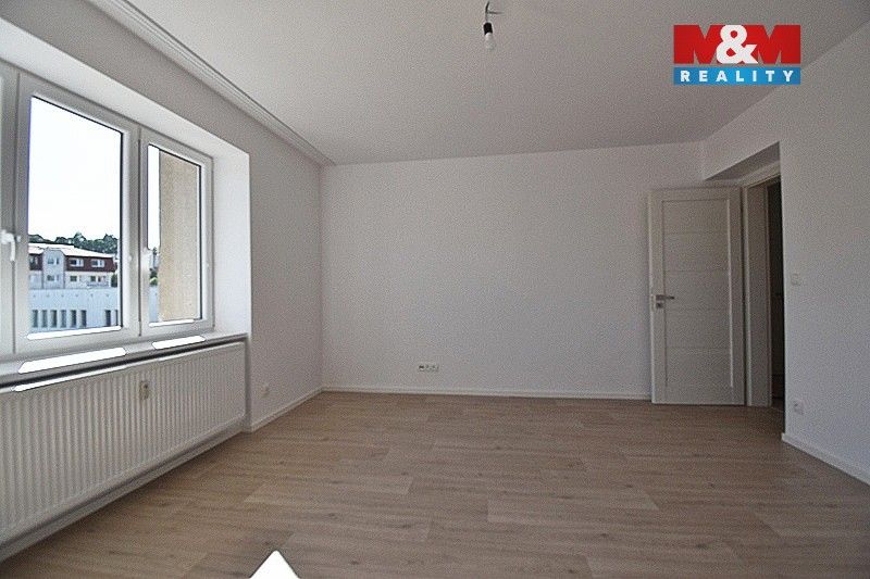 Pronájem bytu 3+1 97 m² - foto 11
