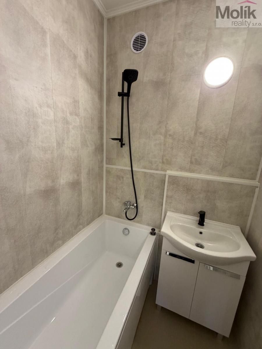 Pronájem bytu 2+1 56 m² - foto 8