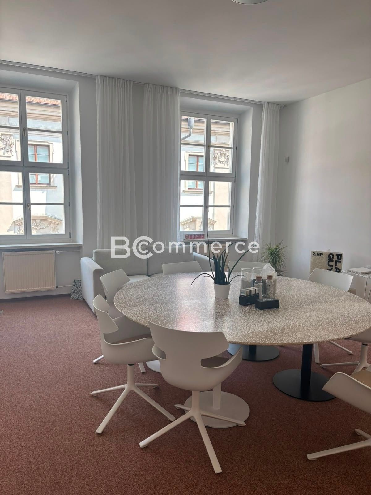 Pronájem komerčního prostoru 67 m² - foto 1