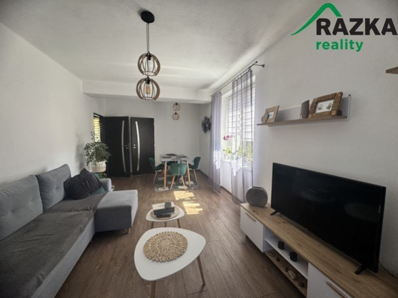 Pronájem bytu 3+1 69 m² - foto 2
