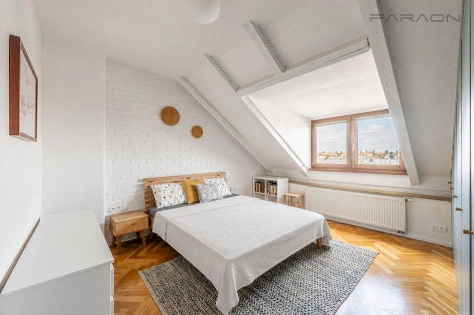 Pronájem bytu 4+kk 160 m² - foto 3