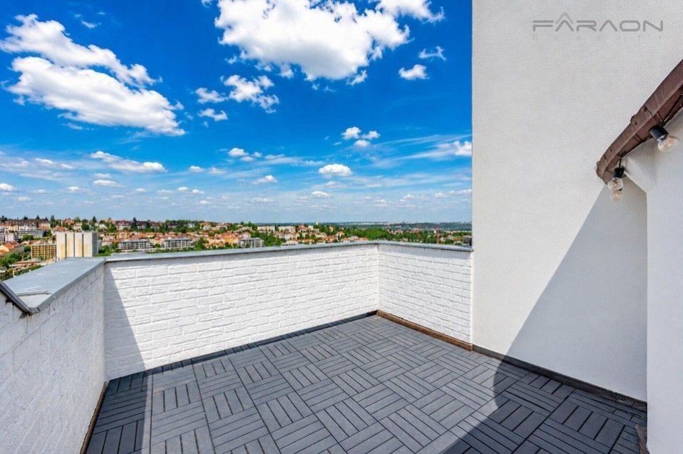 Pronájem bytu 4+kk 160 m² - foto 2