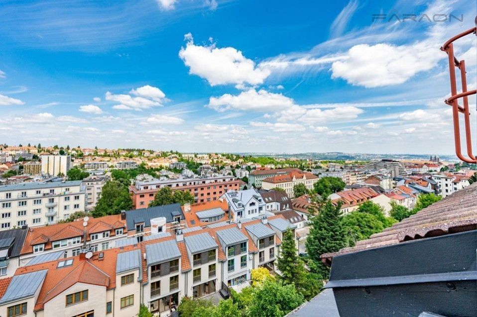 Pronájem bytu 4+kk 160 m² - foto 18