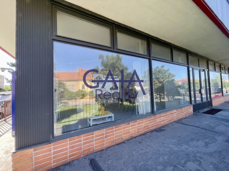 Pronájem komerčního prostoru 56 m² - foto 1