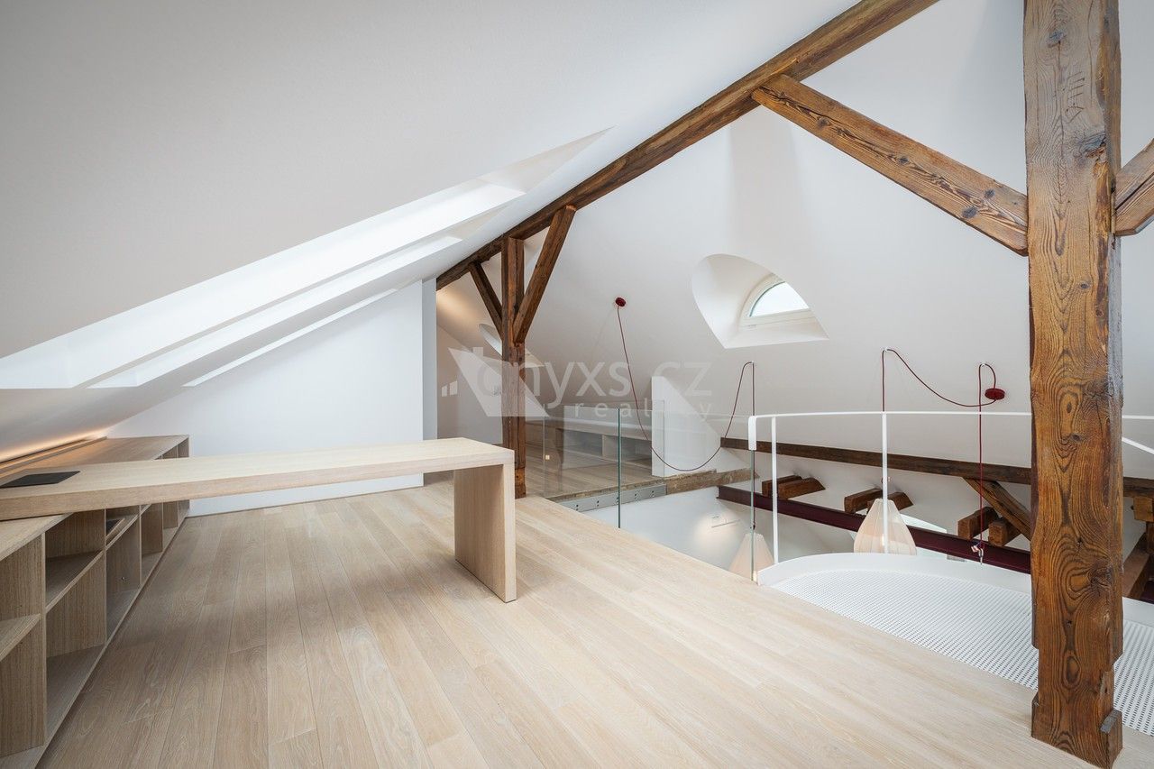 Pronájem bytu 3+kk 135 m² - foto 8