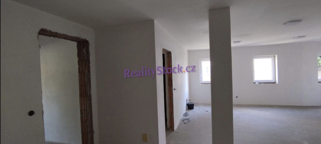 Pronájem komerčního prostoru 150 m² - foto 1