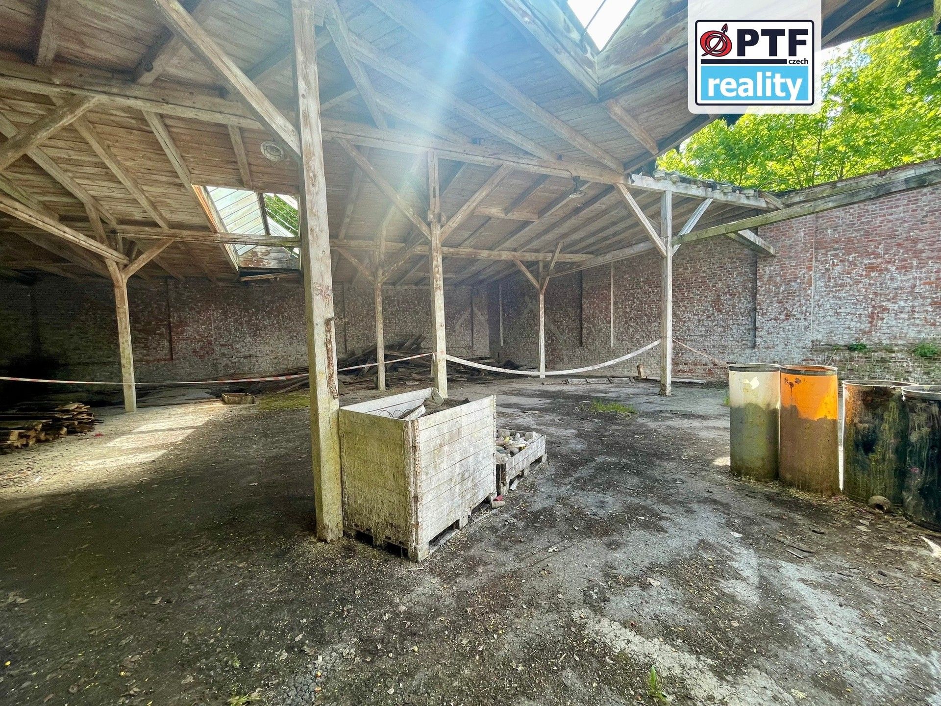 Prodej komerčního prostoru 8000 m² - foto 28