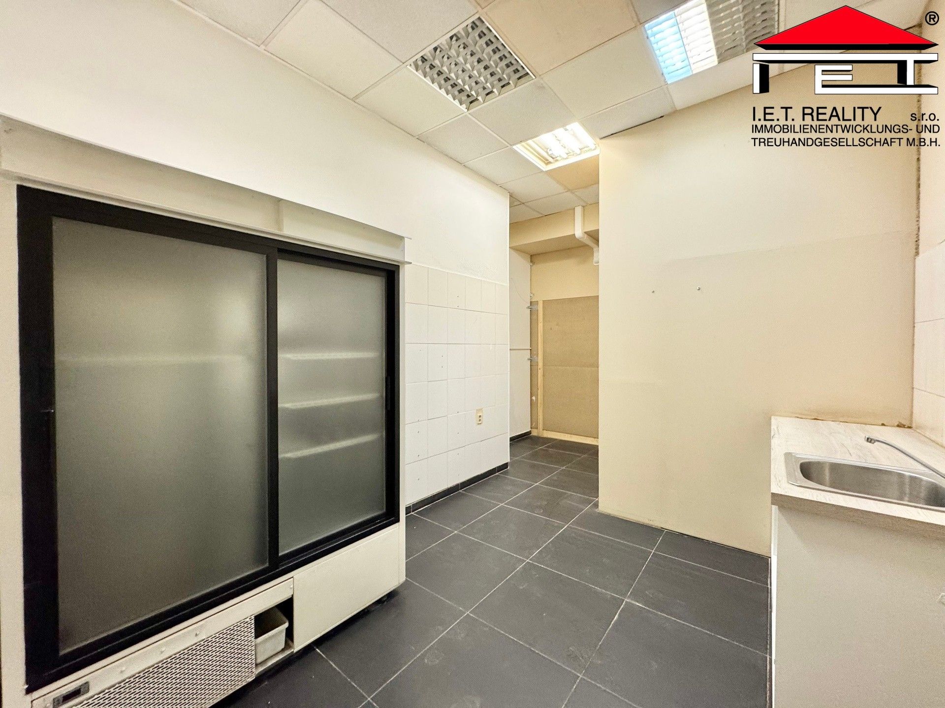 Pronájem komerčního prostoru 16 m² - foto 1