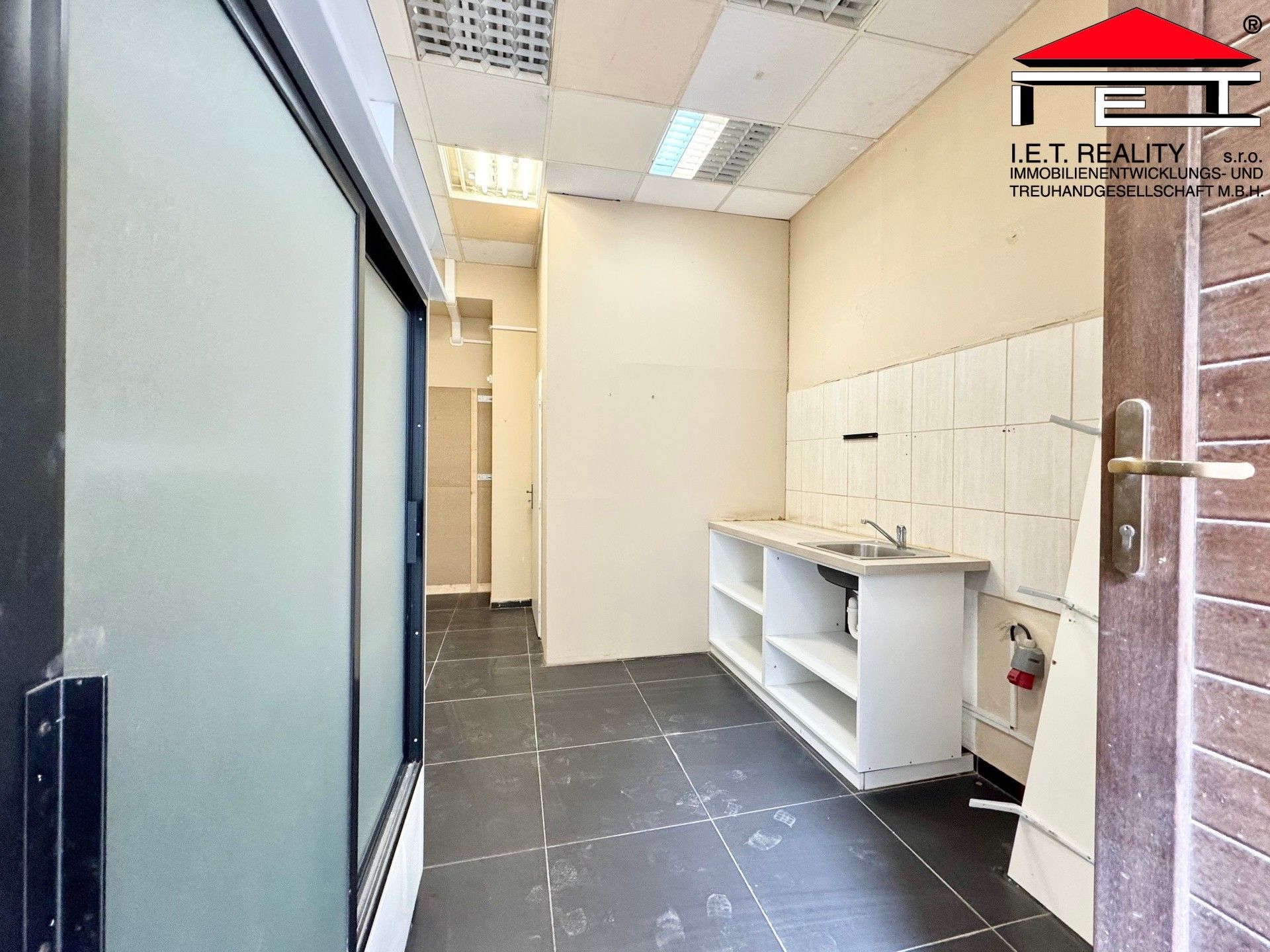 Pronájem komerčního prostoru 16 m² - foto 2
