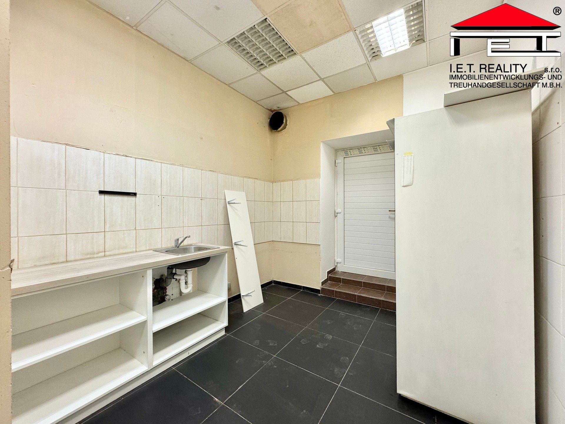 Pronájem komerčního prostoru 16 m² - foto 3