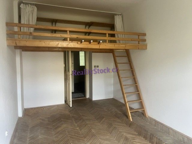Pronájem bytu 2+1 82 m² - foto 3