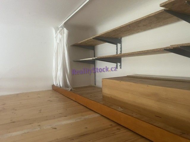 Pronájem bytu 2+1 82 m² - foto 4