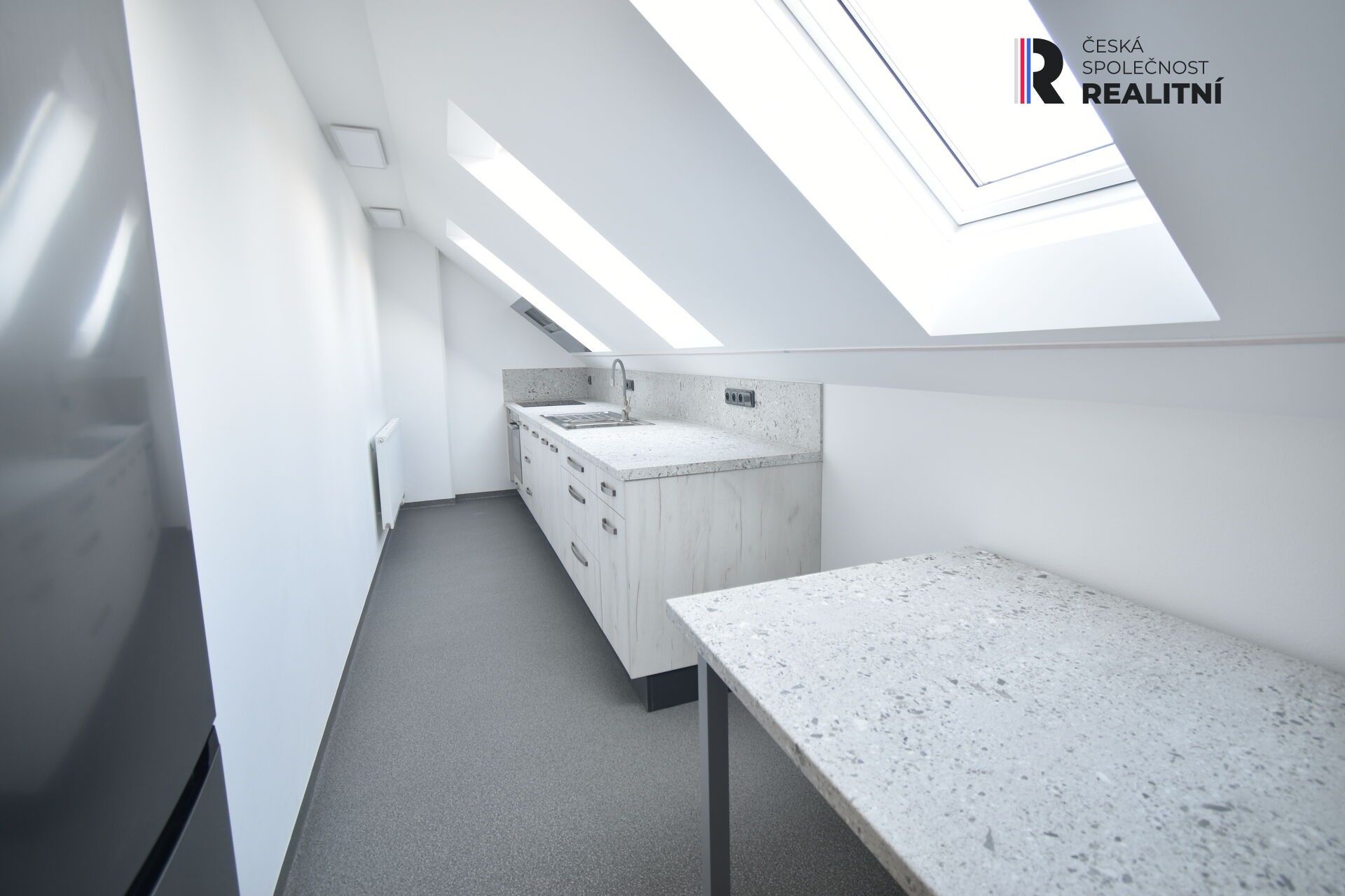 Pronájem bytu 3+1 77 m² - foto 2