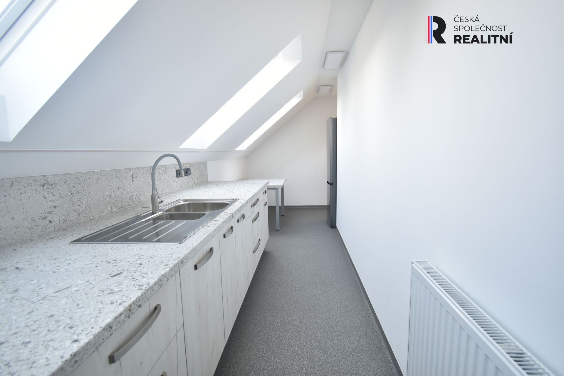 Pronájem bytu 3+1 77 m² - foto 1