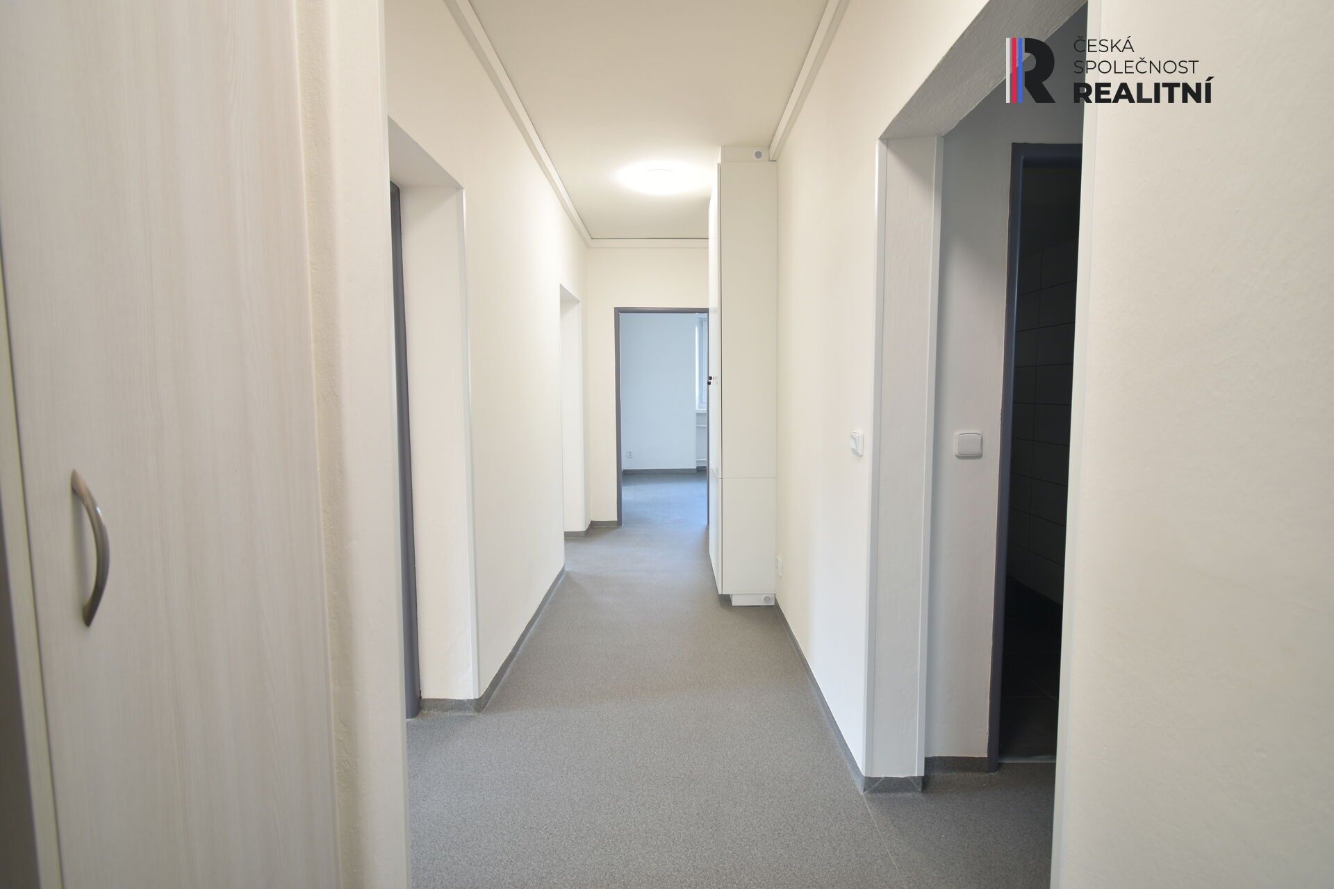 Pronájem bytu 2+1 79 m² - foto 2