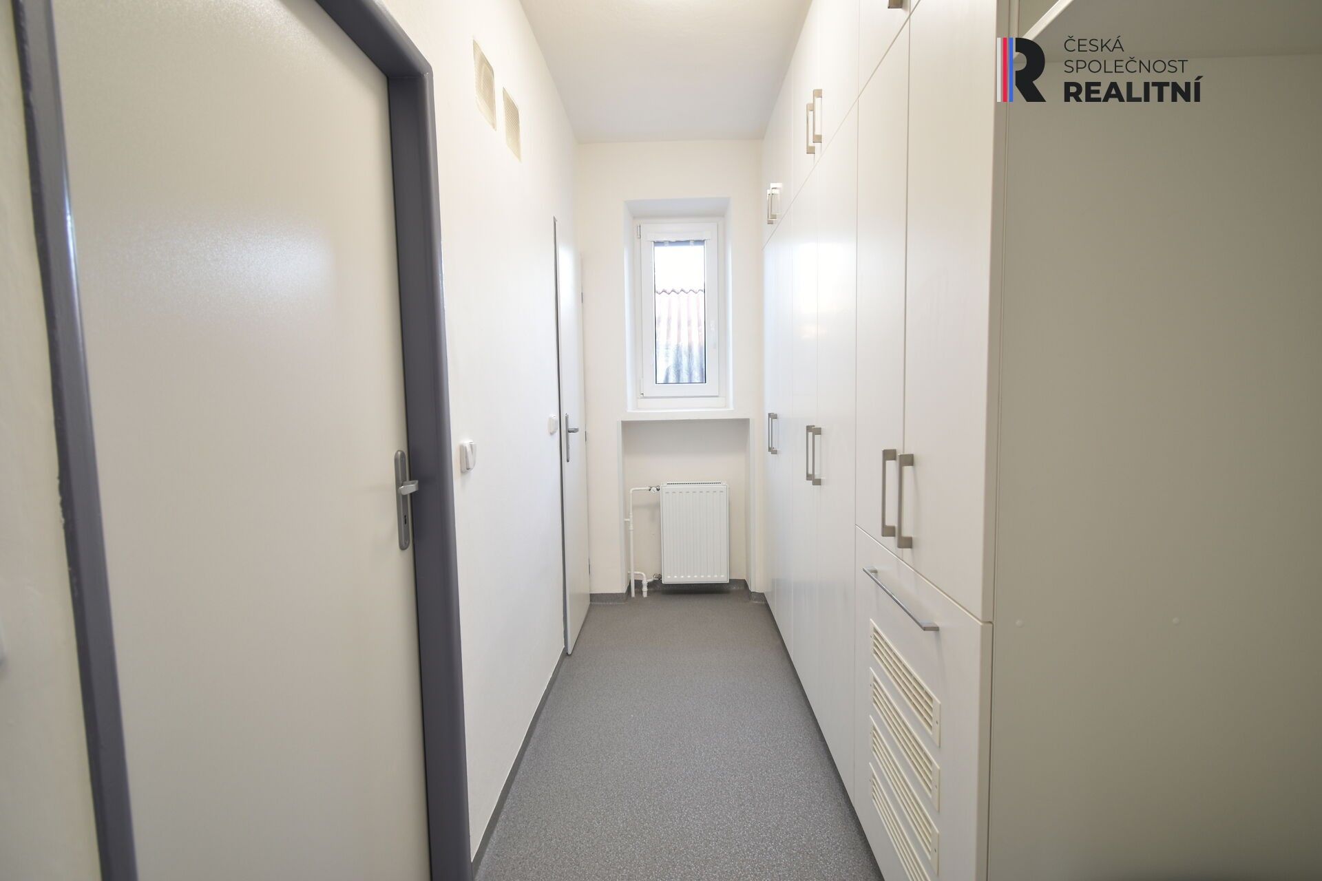 Pronájem bytu 2+1 79 m² - foto 3