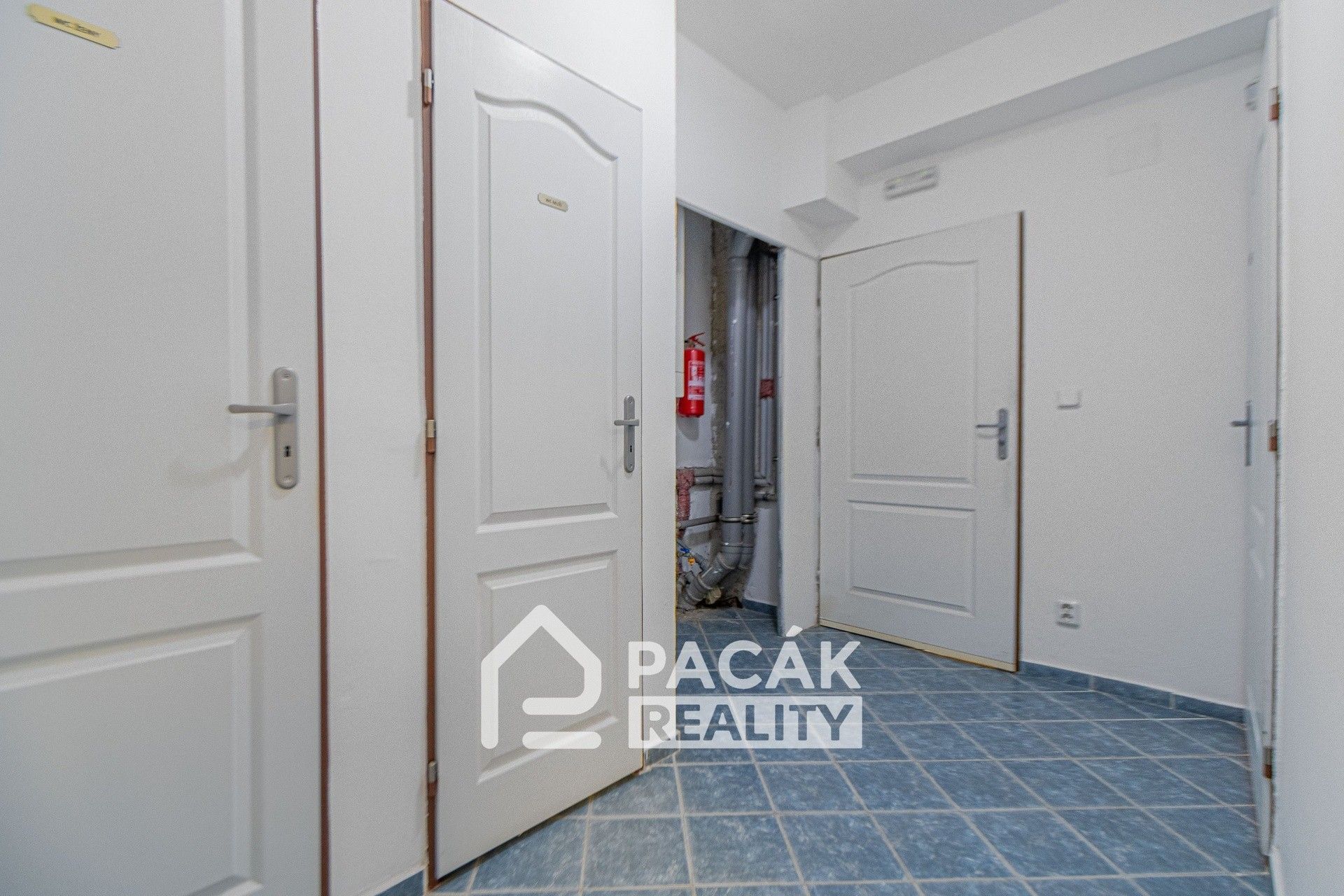 Pronájem komerčního prostoru 660 m² - foto 16