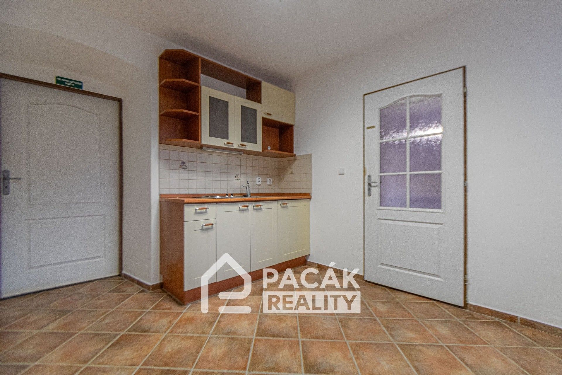 Pronájem komerčního prostoru 660 m² - foto 22