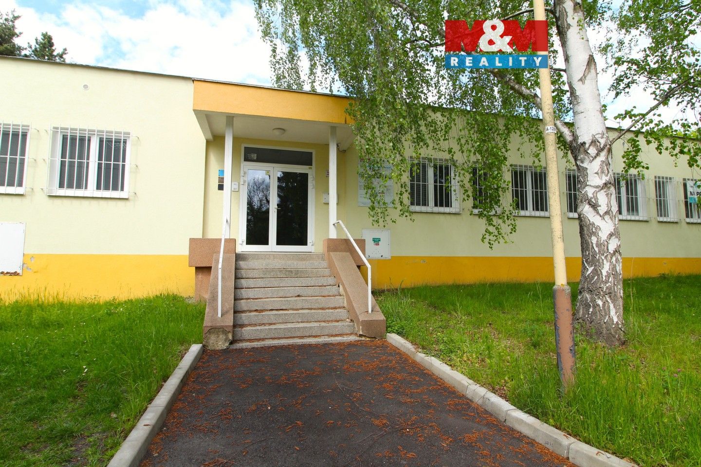 Pronájem komerčního prostoru 215 m² - foto 1