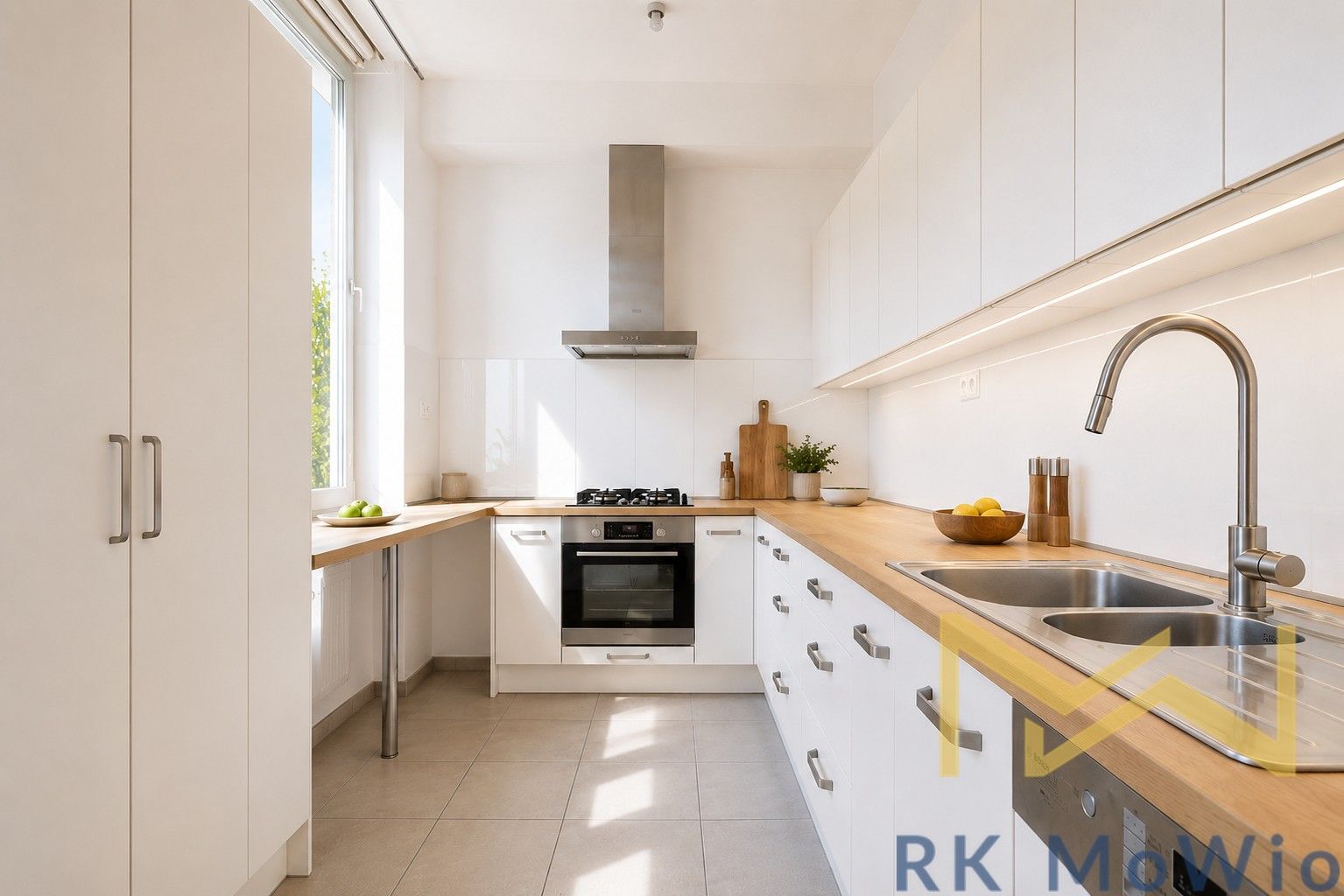 Pronájem bytu 5+1 240 m² - foto 1