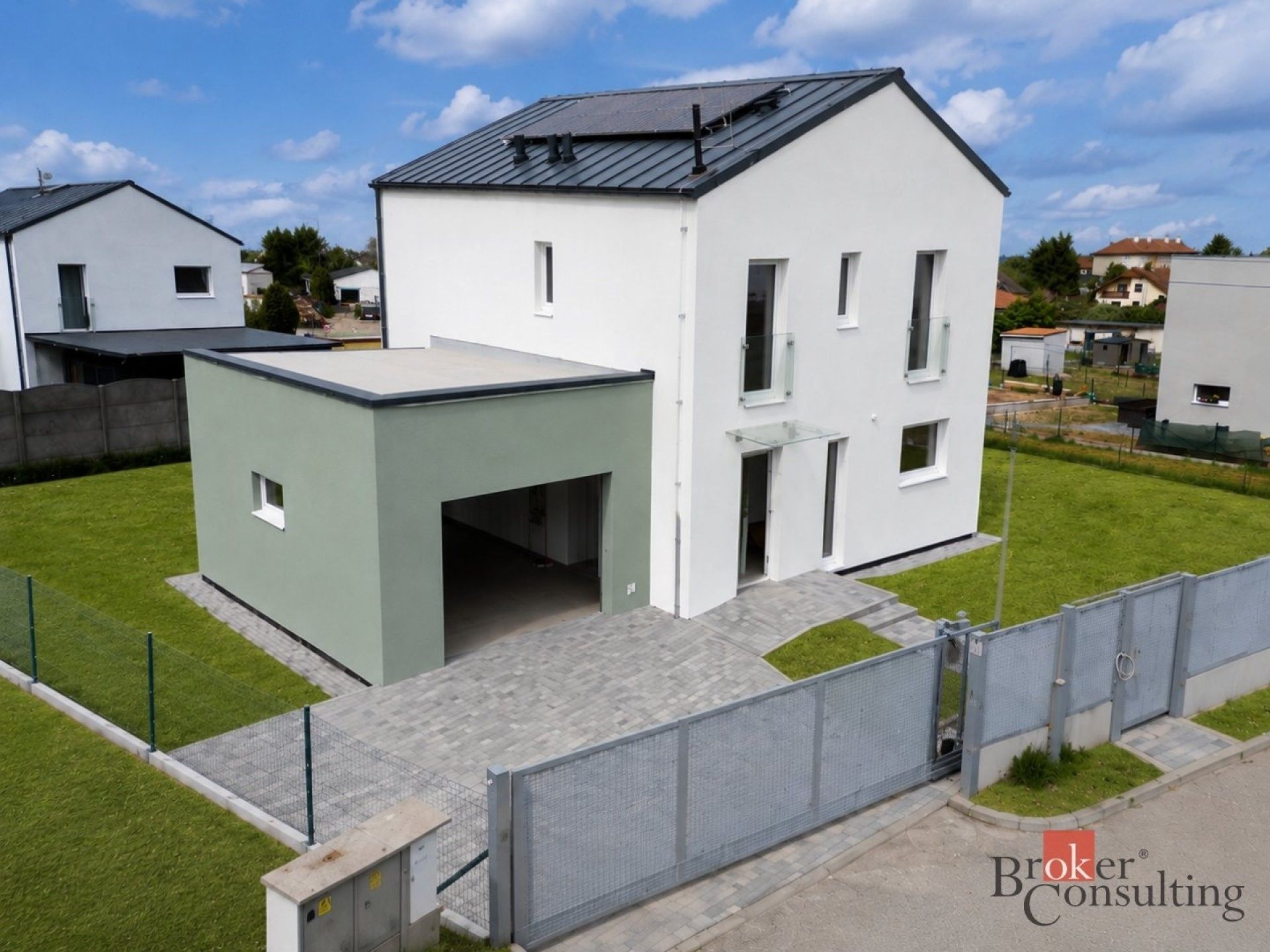 Prodej nemovitosti 141 m² - foto 1