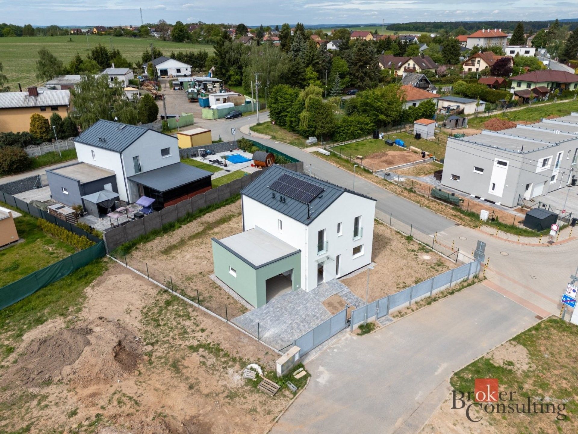 Prodej nemovitosti 141 m² - foto 2