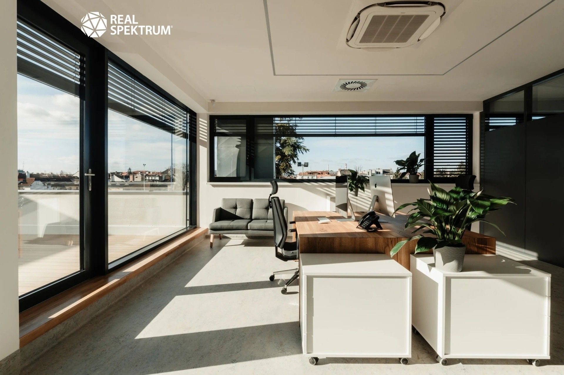 Prodej komerčního prostoru 823 m² - foto 2