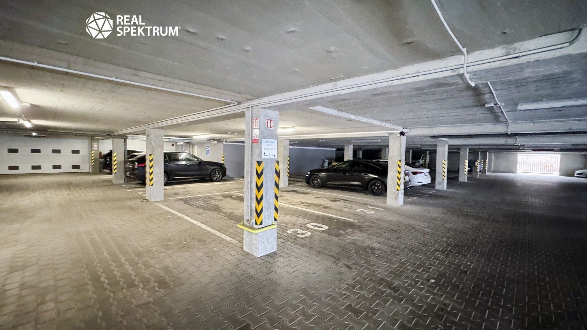 Prodej komerčního prostoru 823 m² - foto 20