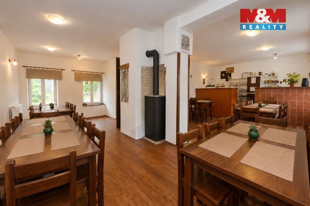 Prodej komerčního prostoru 198 m² - foto 2