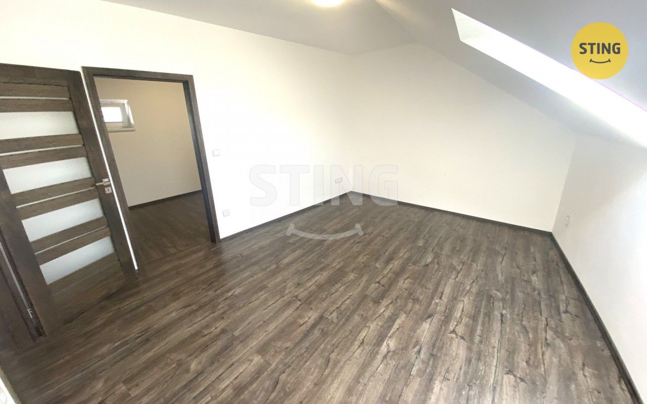Pronájem bytu 3+1 95 m² - foto 2