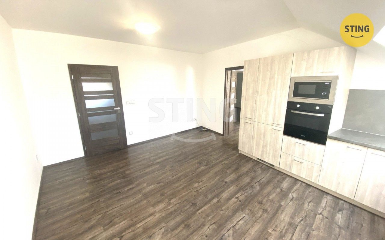 Pronájem bytu 3+1 95 m² - foto 1