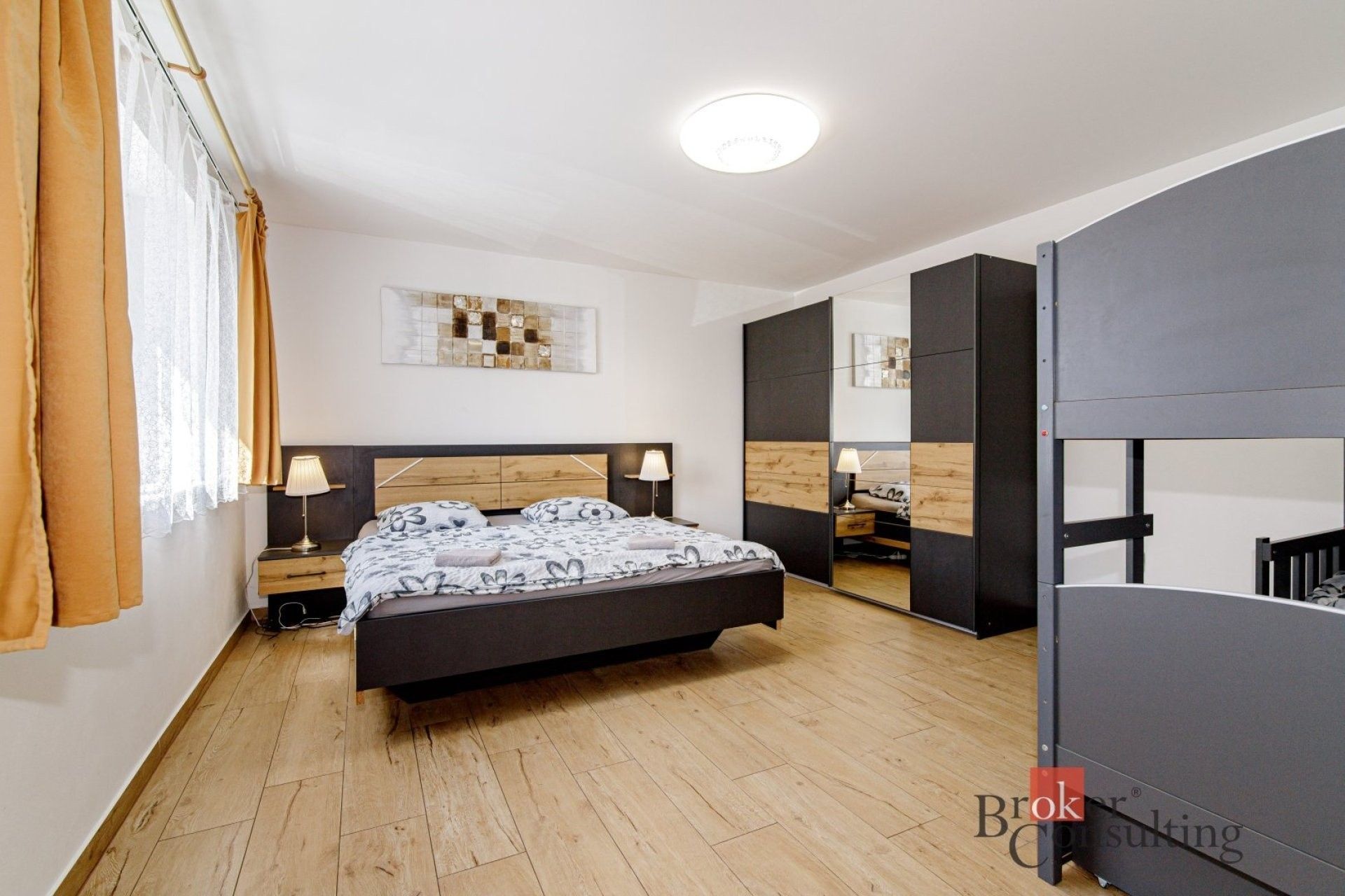 Prodej komerčního prostoru 250 m² - foto 1