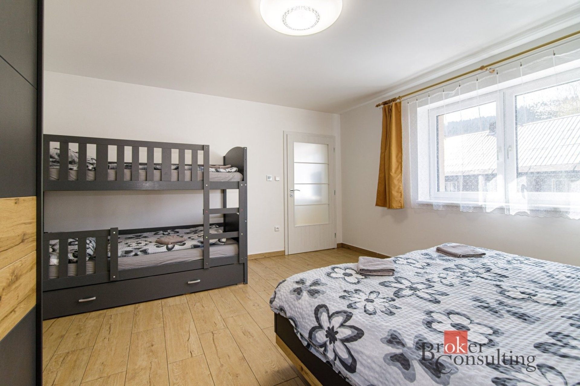 Prodej komerčního prostoru 250 m² - foto 2