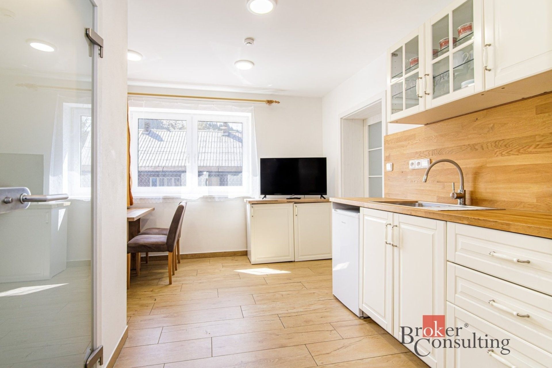 Prodej komerčního prostoru 250 m² - foto 3