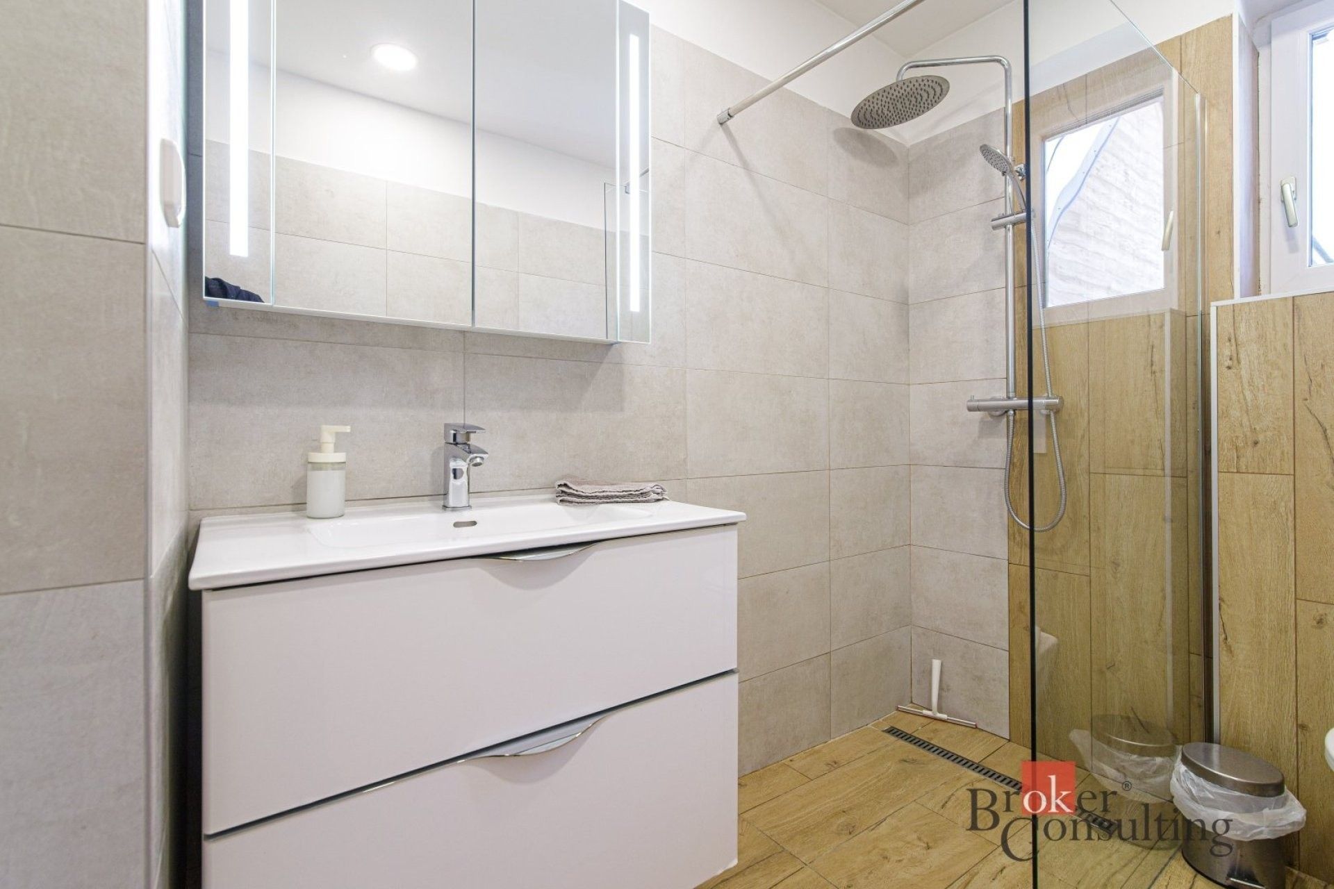 Prodej komerčního prostoru 250 m² - foto 8
