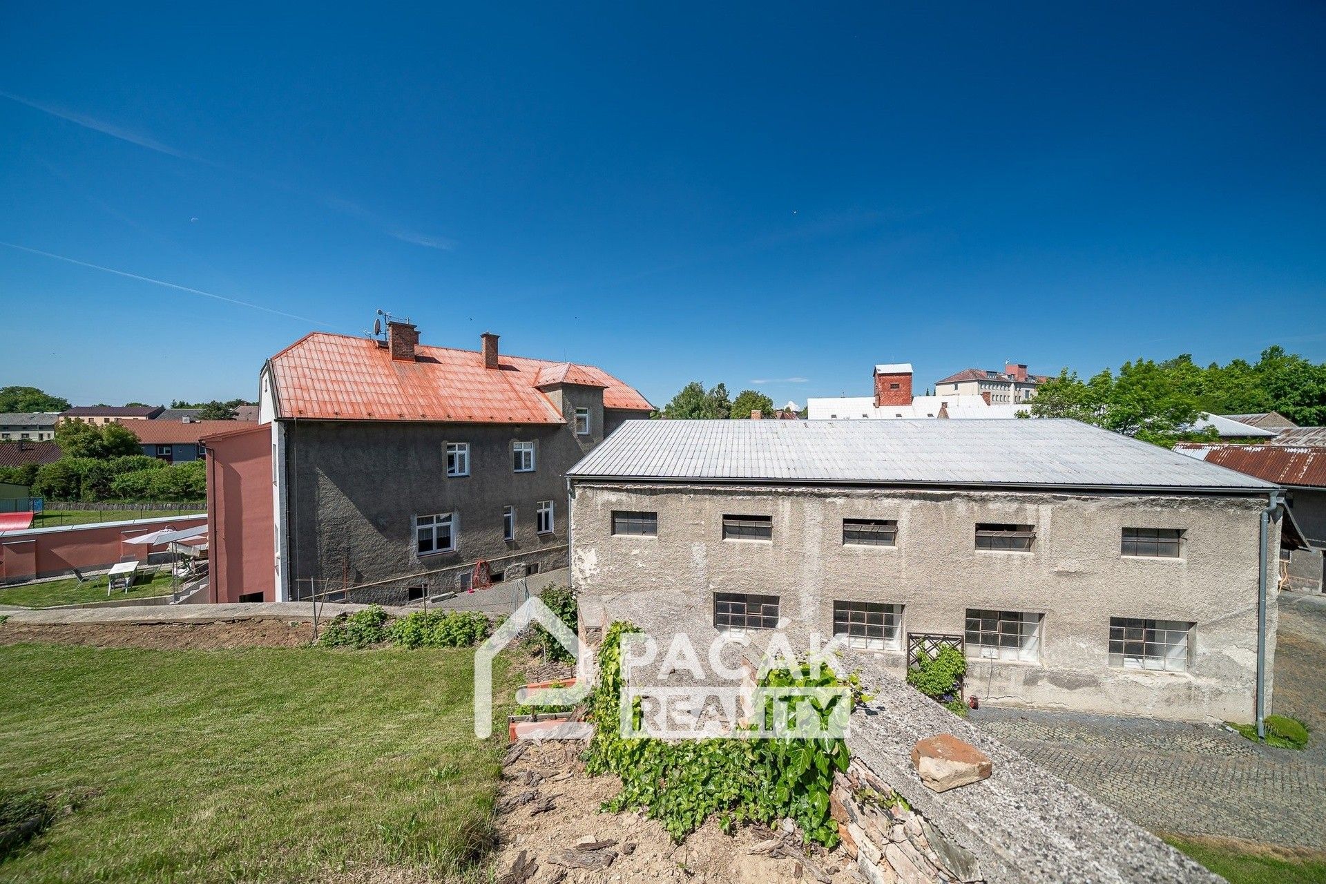 Prodej komerčního prostoru 1000 m² - foto 1