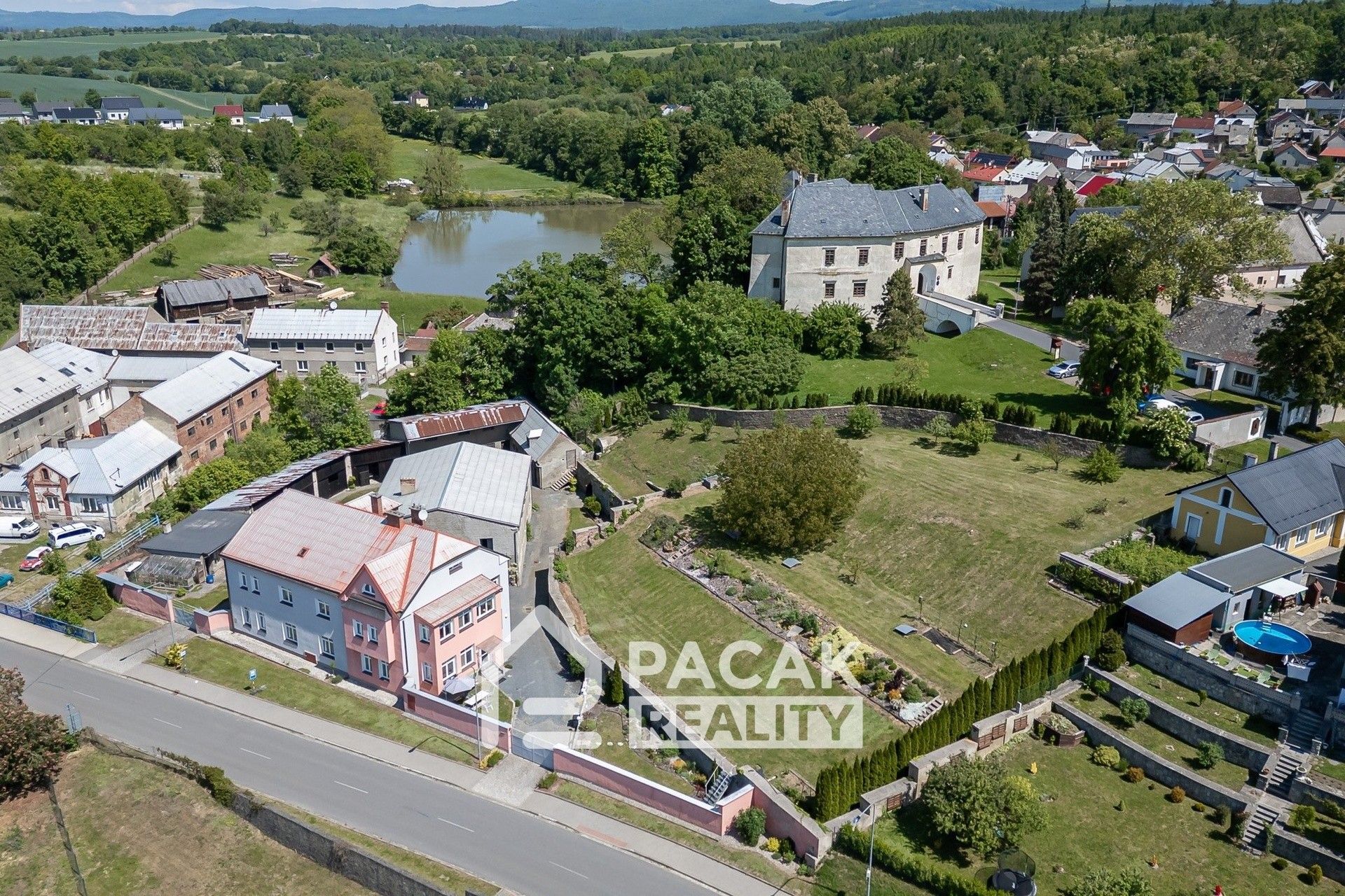 Prodej komerčního prostoru 1000 m² - foto 7
