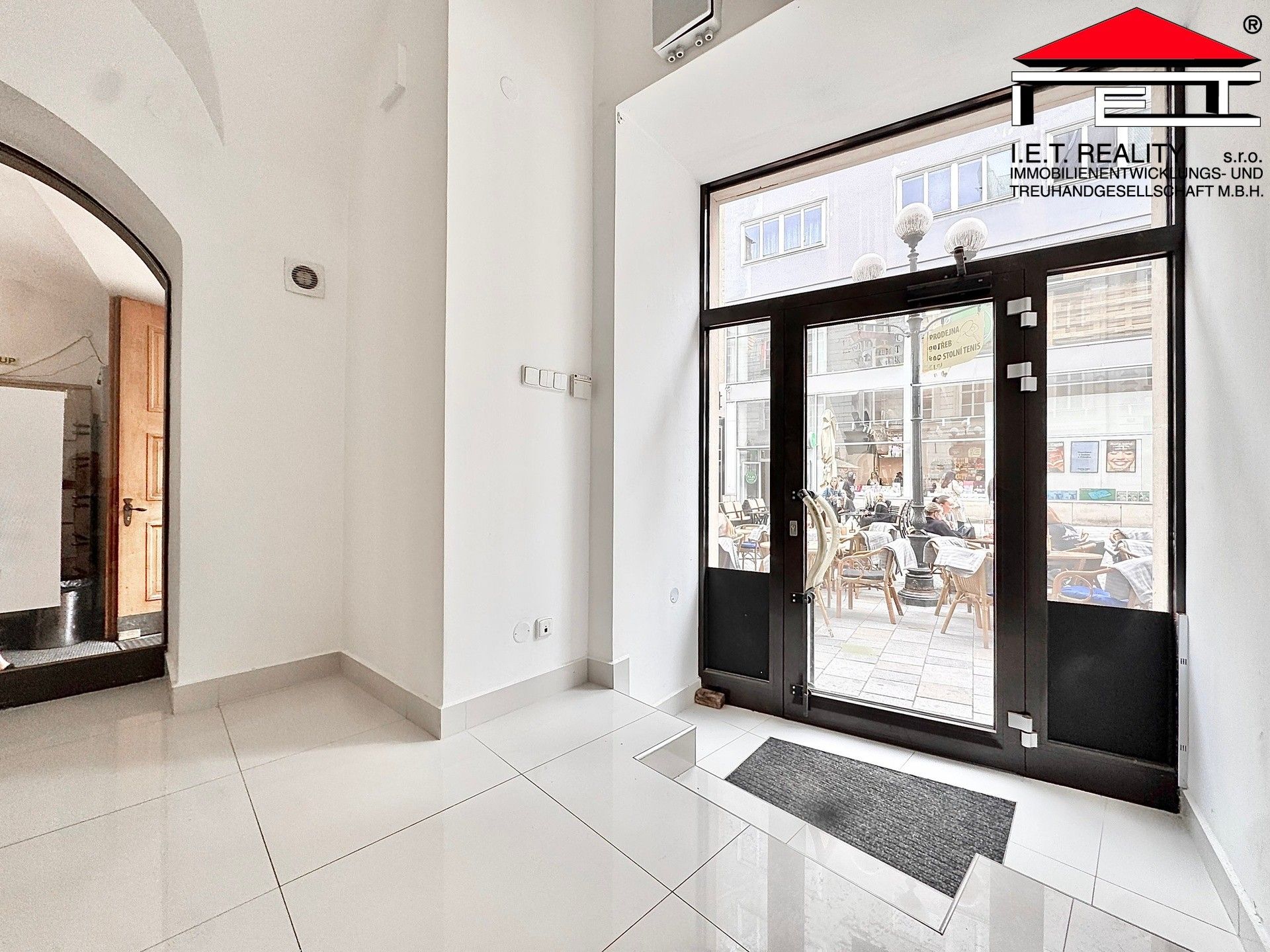 Pronájem komerčního prostoru 38 m² - foto 1