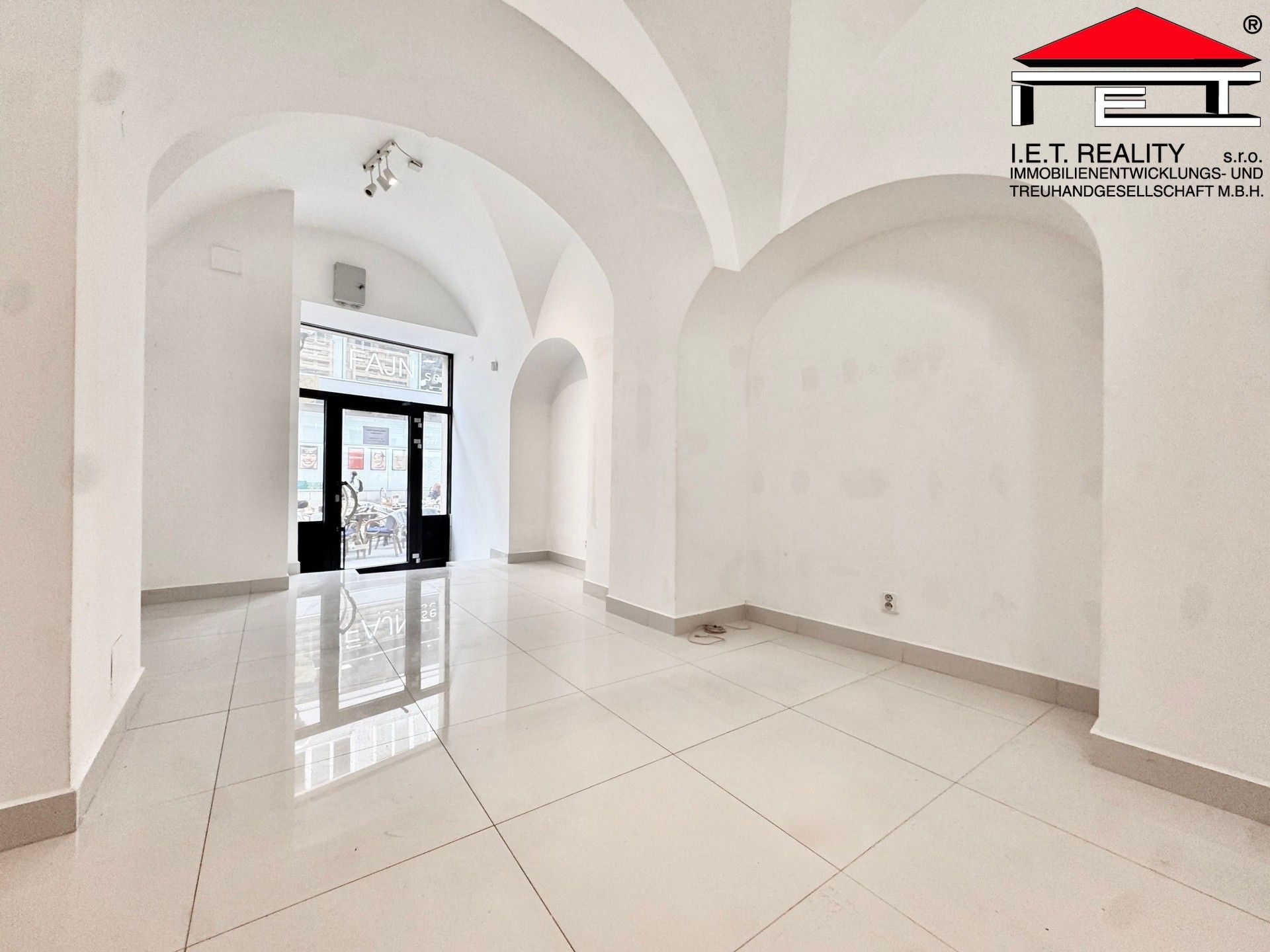 Pronájem komerčního prostoru 38 m² - foto 2