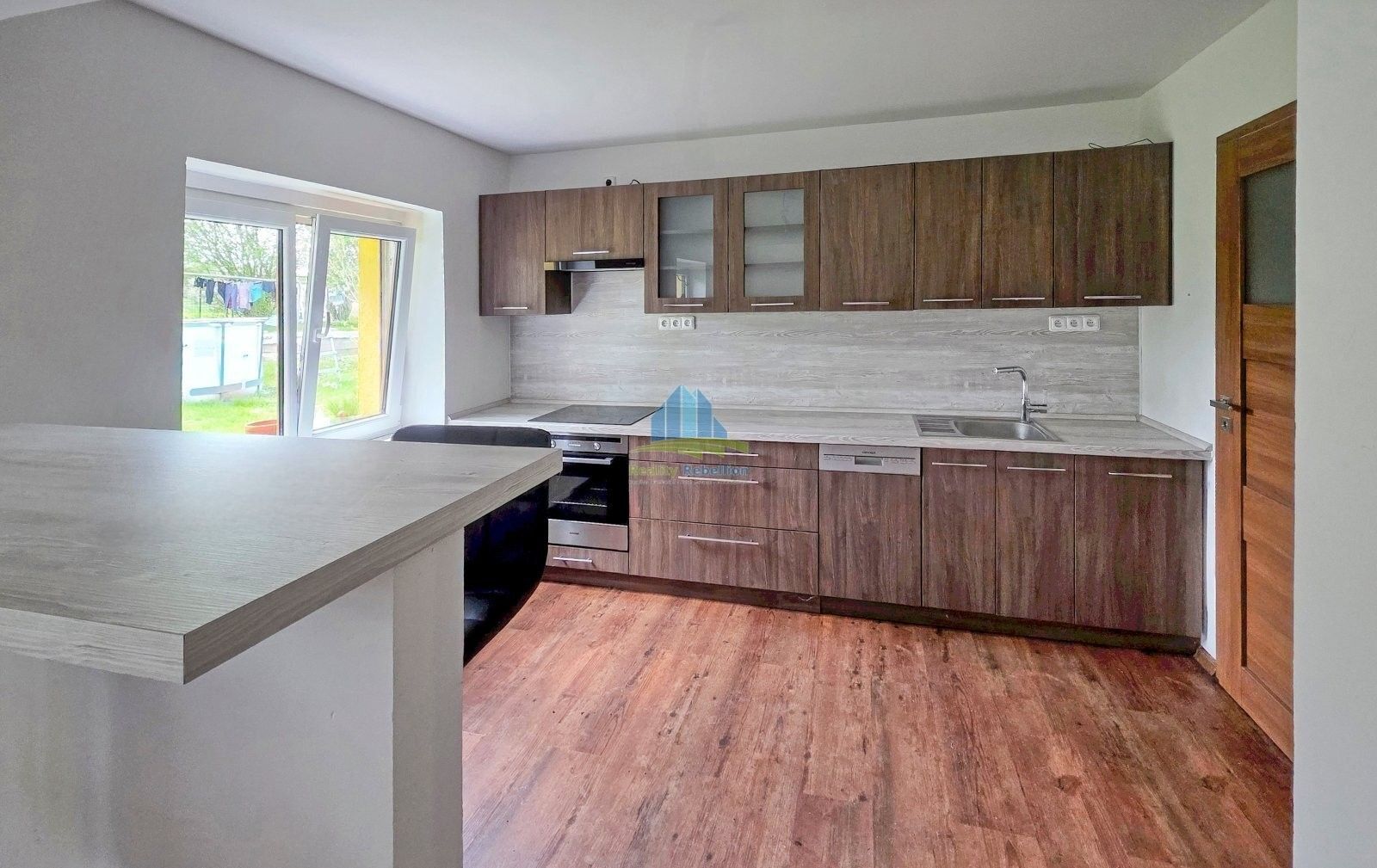 Prodej nemovitosti 245 m² - foto 5
